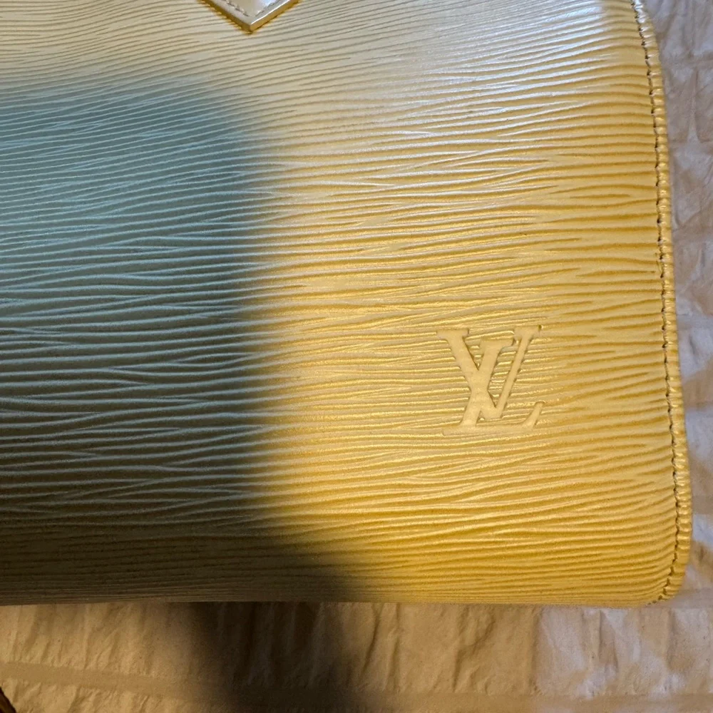 LOUIS VUITTON CLASSIC SPEEDY 25 EPI LEATHER HANDBAG - Picture 12 of 16